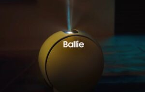 CES 2024 – Robotul Ballie de la Samsung s-a întors, acum cu un proiector integrat