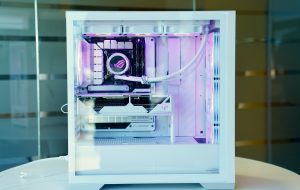 Test de gaming cu un sistem ASUS cu NVIDIA GeForce RTX 4070 Ti SUPER