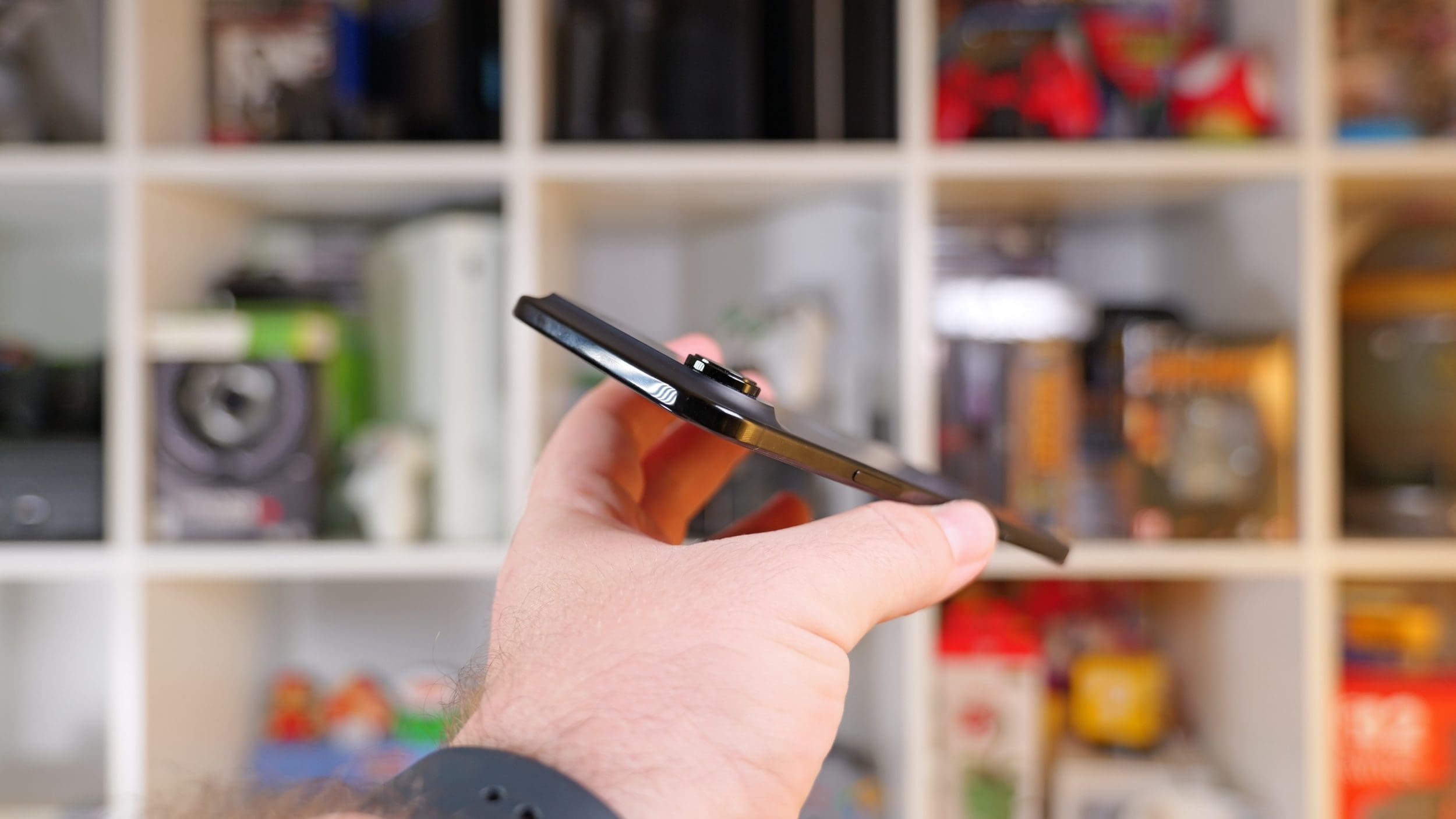 Producătorii chinezi s-au speriat de eșecul lui iPhone Air și au anulat planurile pentru telefoane ultra-subțiri