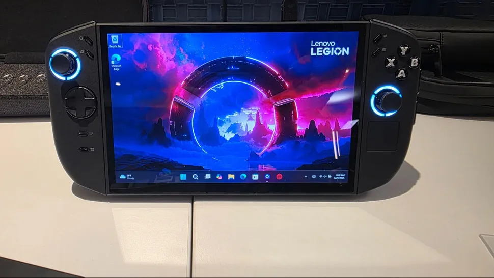 Lenovo Legion Go 2 a fost lansat oficial cu Ryzen Z2 Extreme