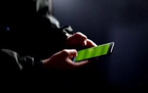 Rușii taie internetul pentru cei care se întorc din Occident