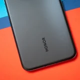 Honor X80 – primul midrange cu baterie de 10.000 mAh
