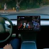 Elon Musk spune că Full Self-Driving de la Tesla le permite șoferilor să scrie mesaje