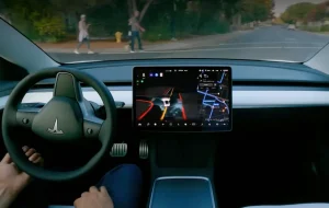 Elon Musk spune că Full Self-Driving de la Tesla le permite șoferilor să scrie mesaje