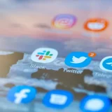 Trump cere inspectarea conturilor social media ale turiștilor care vizitează SUA