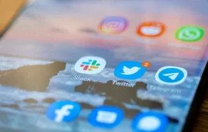 Trump cere inspectarea conturilor social media ale turiștilor care vizitează SUA