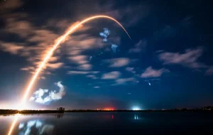 Un satelit Starlink a explodat pe orbită și s-a prăbușit