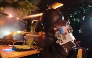 Un pasionat a realizat un setup de gaming care redă fizic acțiunea din jocurile de tip shooter