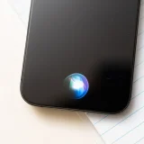 Apple va permite Siri să lucreze cu asistenți AI rivali