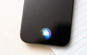 Apple va permite Siri să lucreze cu asistenți AI rivali