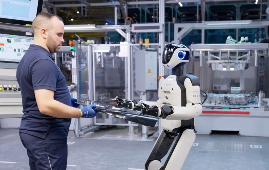 iFACTORY: BMW aduce roboți umanoizi în fabricile din Germania