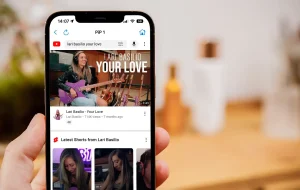Apple este acuzată că și-a antrenat AI-ul folosind clipuri YouTube