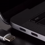 Toate laptopurile vândute în Uniunea Europeană vor avea încărcare USB-C