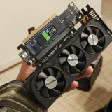 Cu acest adaptor poți să montezi două SSD-uri pe plăcile video low-profile