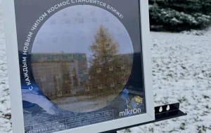 Mikron vinde tablouri făcute din procesoare RISC-V pe post de suveniruri cu 150€ bucata