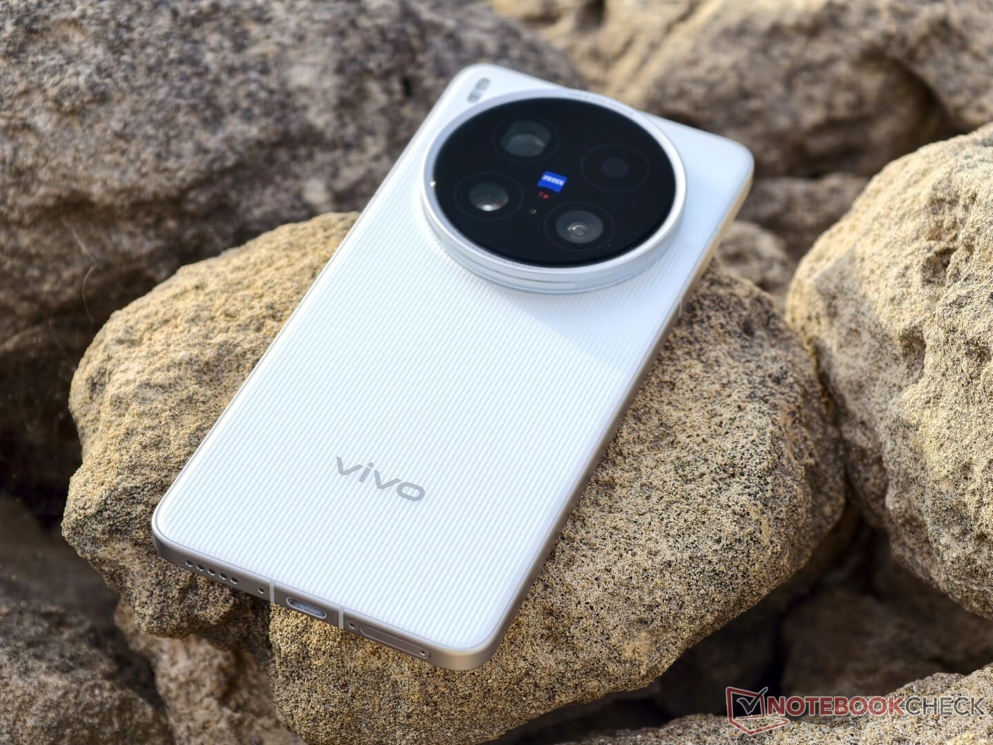 Vivo X300 Ultra nu reușește performanțele foto promise de hardware