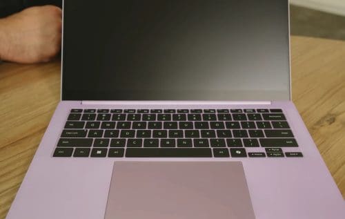 Intel detaliază Project Firefly, răspunsul său la MacBook Neo