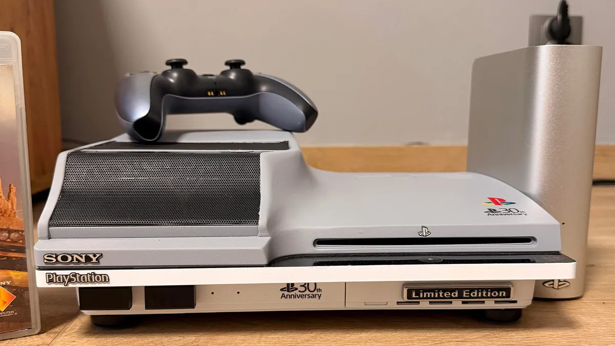 Un modder a creat un PS3 "Pro" folosind coolere și un radiator