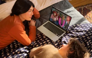MacBook cu OLED se scumpește față de generația actuală